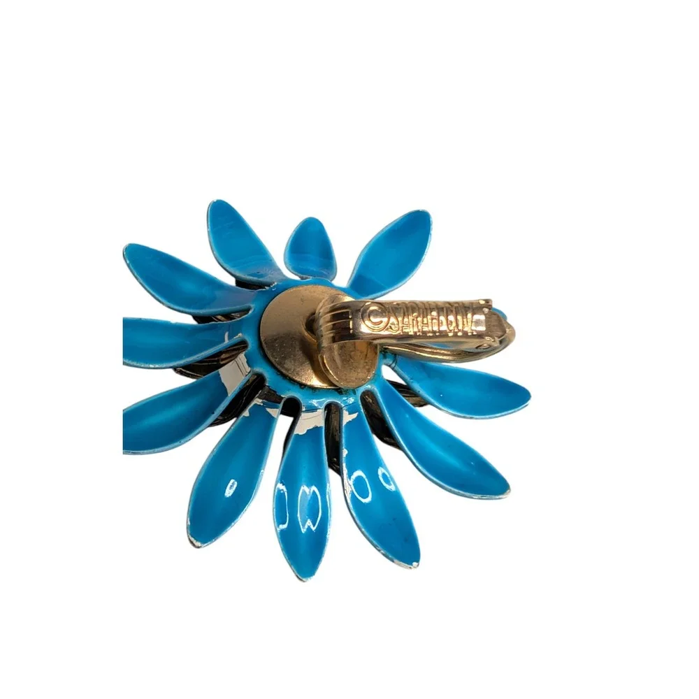 Sarah Coventry Blue Enamel Daisy Flower Clip On Earrings Gold Tone Mid Century - Picture 2 of 6